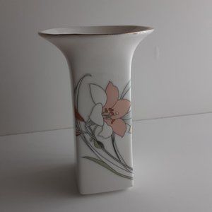 Vintage Yamaji White Peach Lily Floral Porcelain Vase Gold Trim Japan 7"